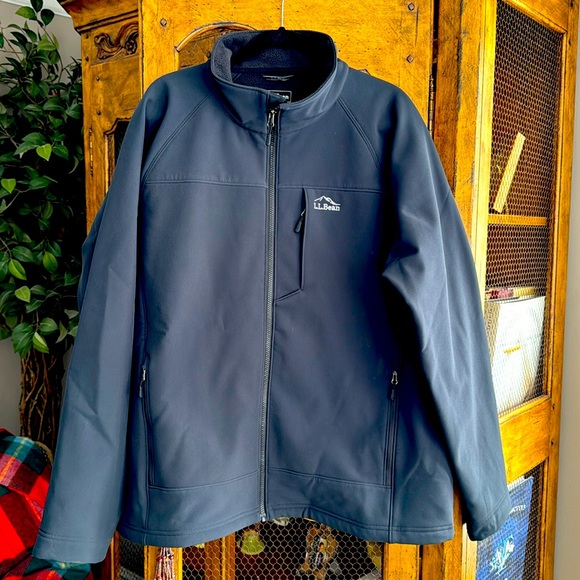 L.L. Bean Windproof Softshell Jacket - Picture 1 of 5